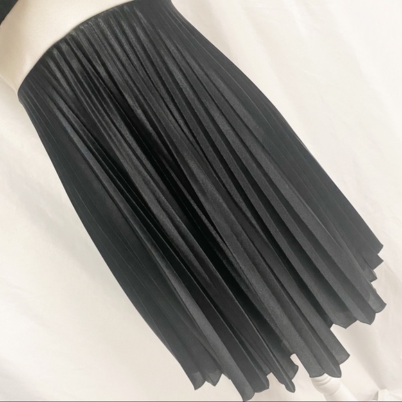 Speechless Black & White Backless Knee Length Formal Dress - Picture 3 of 11